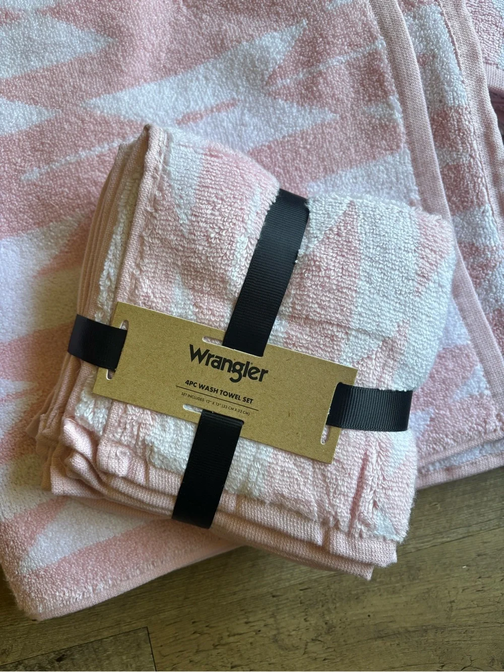Nwt Wrangler Pink Aztec Bath, Hand and Wash cloth set